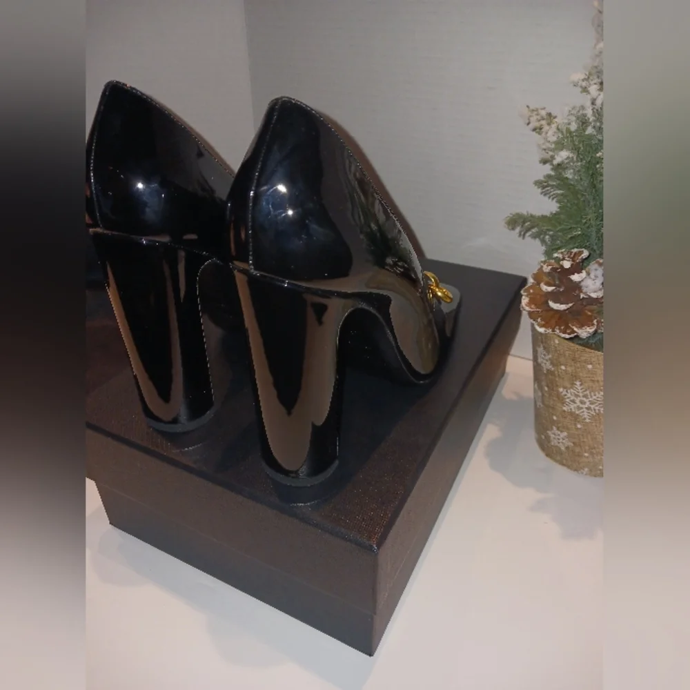 NWT Saint Laurent - Vernice Grupy Black Patent Leather Pumps